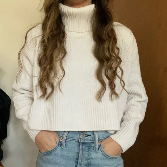 Hollister Ribbed White Turtleneck Sweater Size M - Picture 2 of 8